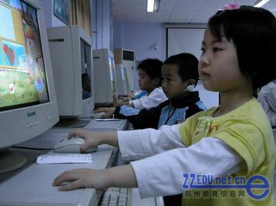 少兒計算機表演賽高手云集擺擂鄭州102中學